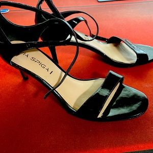 Cute small patent leather shirt heels